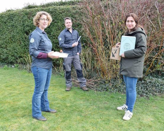 Foto van Minister Zuhal Demir verwelkomt eerste Tuinrangers in Vlaanderen. 