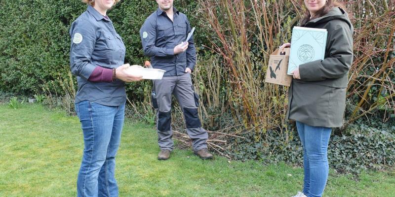 Minister Zuhal Demir verwelkomt eerste Tuinrangers in Vlaanderen. 