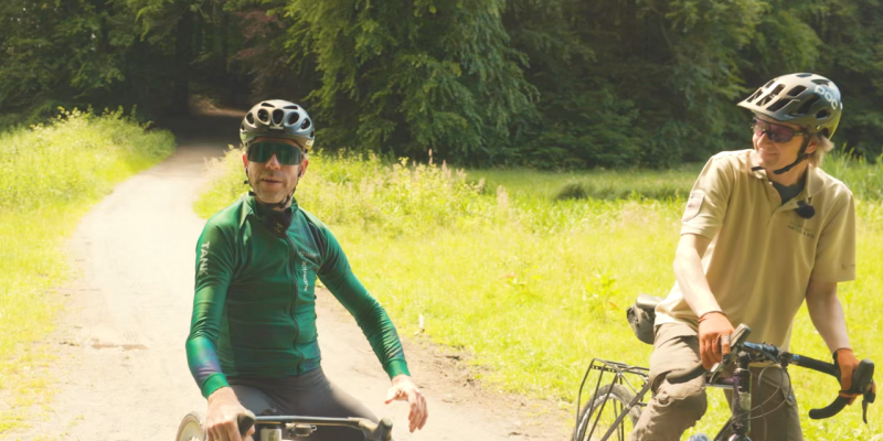 Hoe kwam het parcours van het WK Gravel tot stand? Op verkenning met Bram Tankink, boswachter Tijl en Martzen van Natuurinvest 